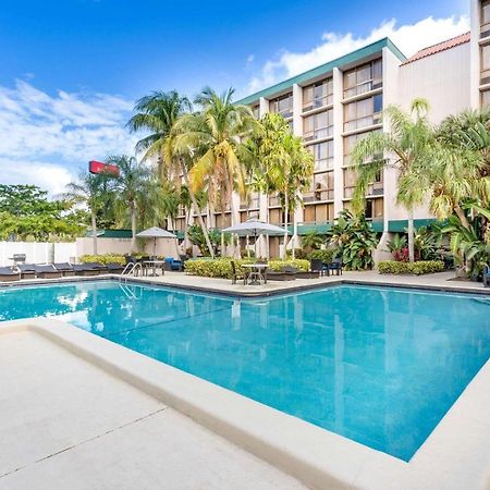 Ramada By Wyndham West Palm Beach Airport Exterior foto