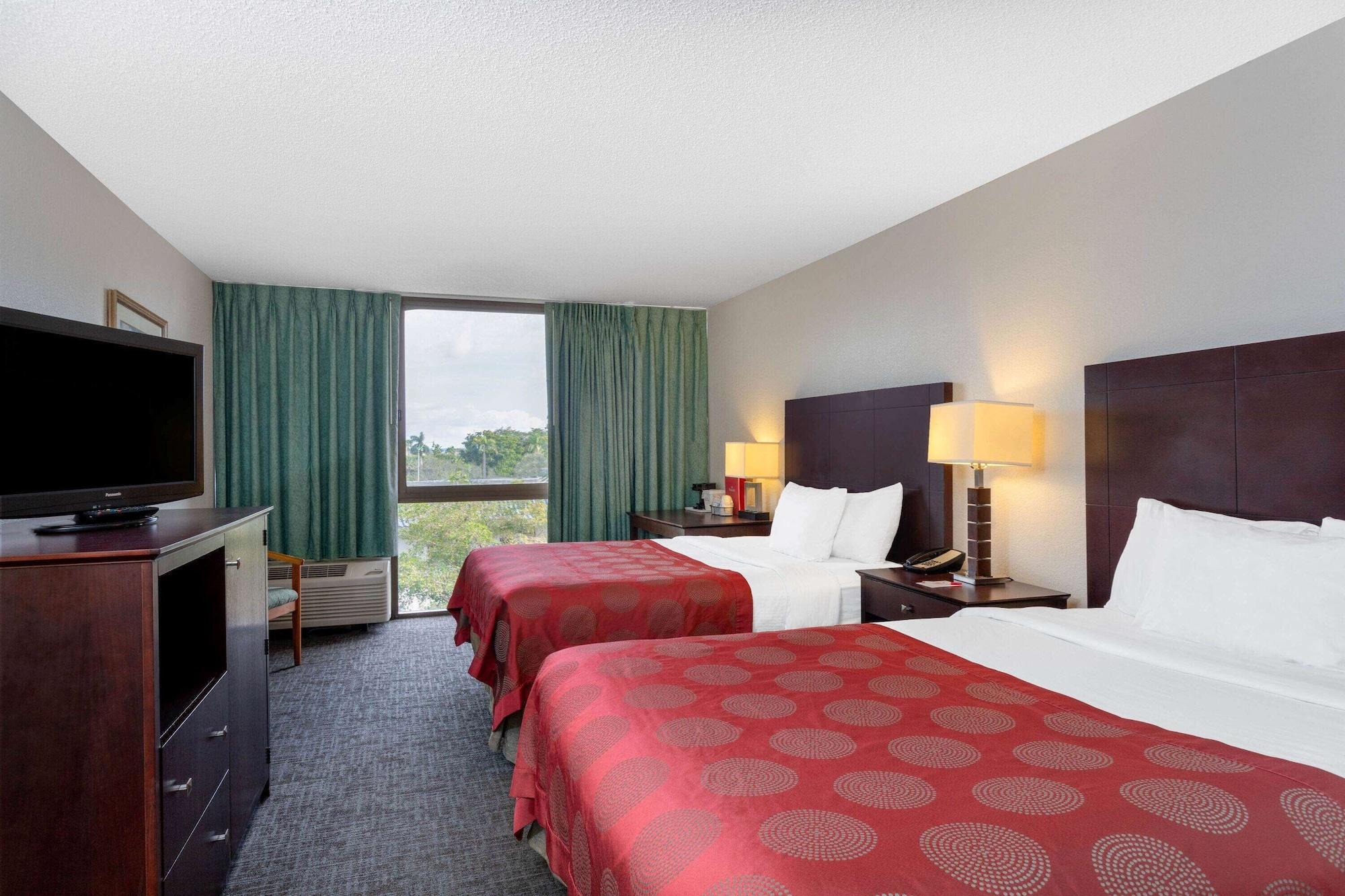 Ramada By Wyndham West Palm Beach Airport Exterior foto