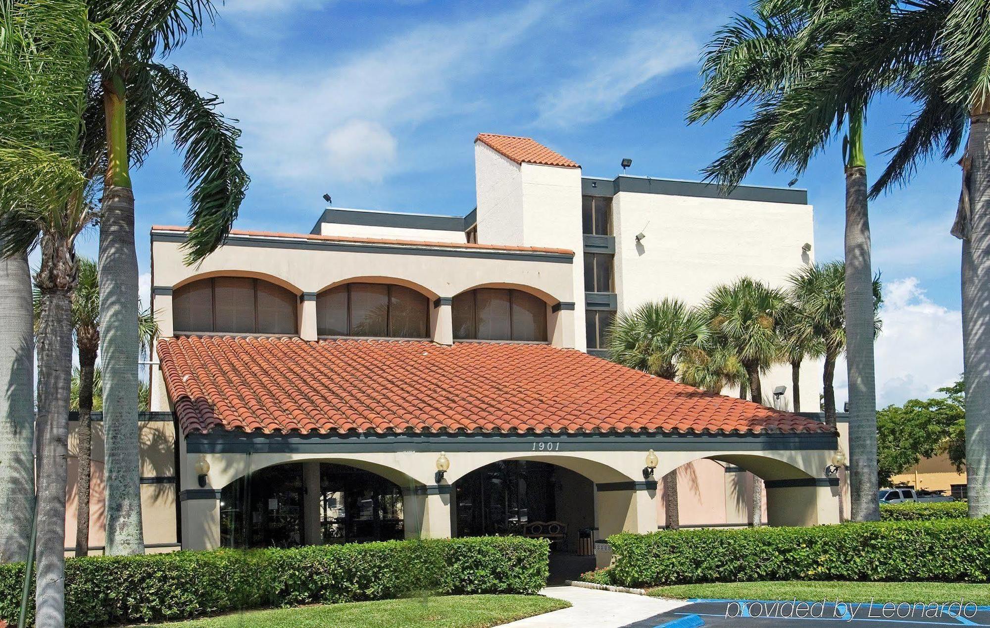 Ramada By Wyndham West Palm Beach Airport Exterior foto