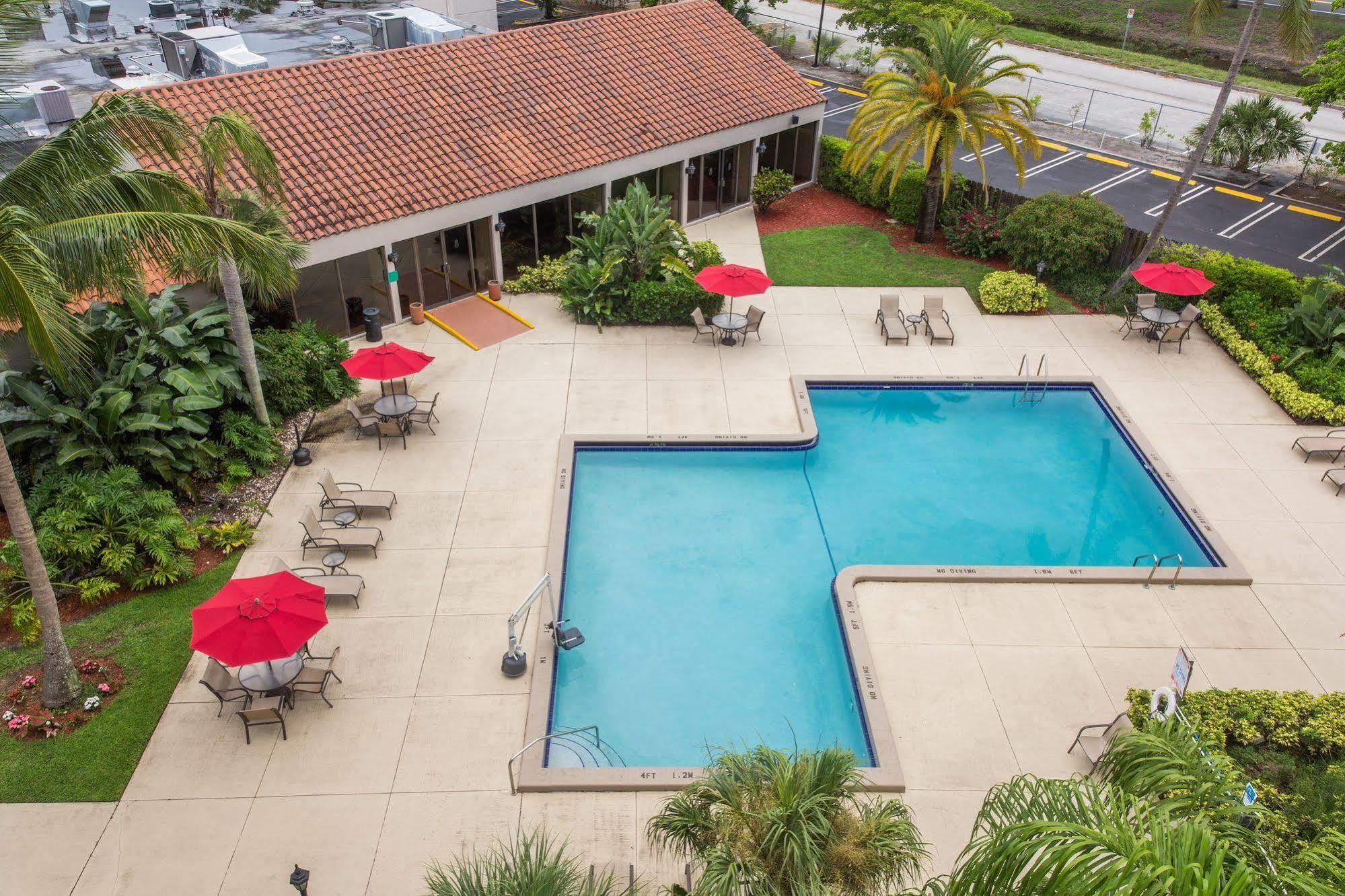 Ramada By Wyndham West Palm Beach Airport Exterior foto